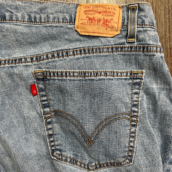 Vtg Y2K Levi Strauss Classic Slim Capris Women's Size 20 Light Wash Denim Jeans - Picture 3 of 10